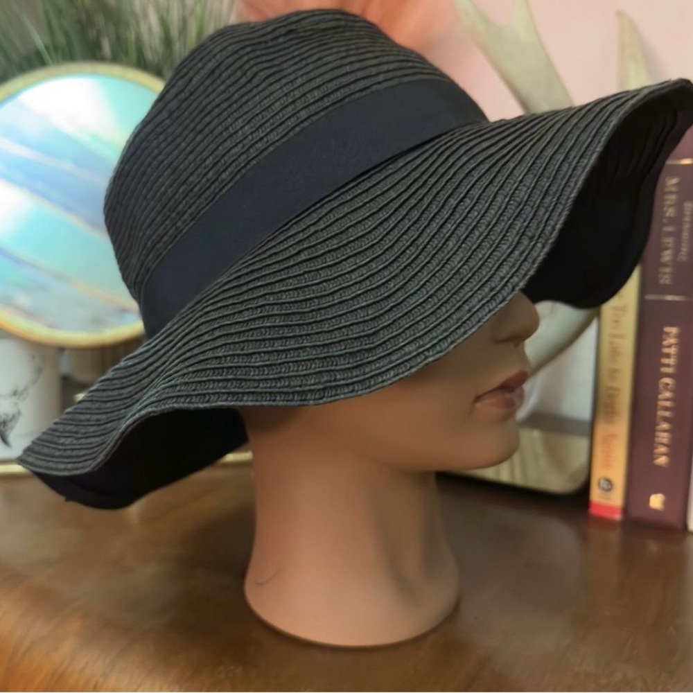 🔆SOLD🔆 Olive & Qique -Black Stylish Hat